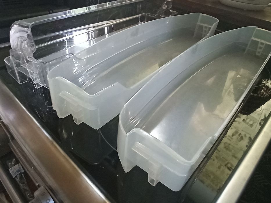 Koszyki balkoniki półki do węższej lodówki Whirlpool s