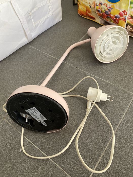 Candeeiro rosa de criança IKEA