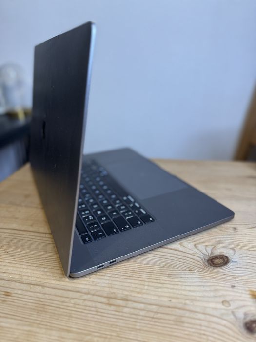 Macbook Pro 16" 2019 | 16GB | 512GB | 195 ciclos