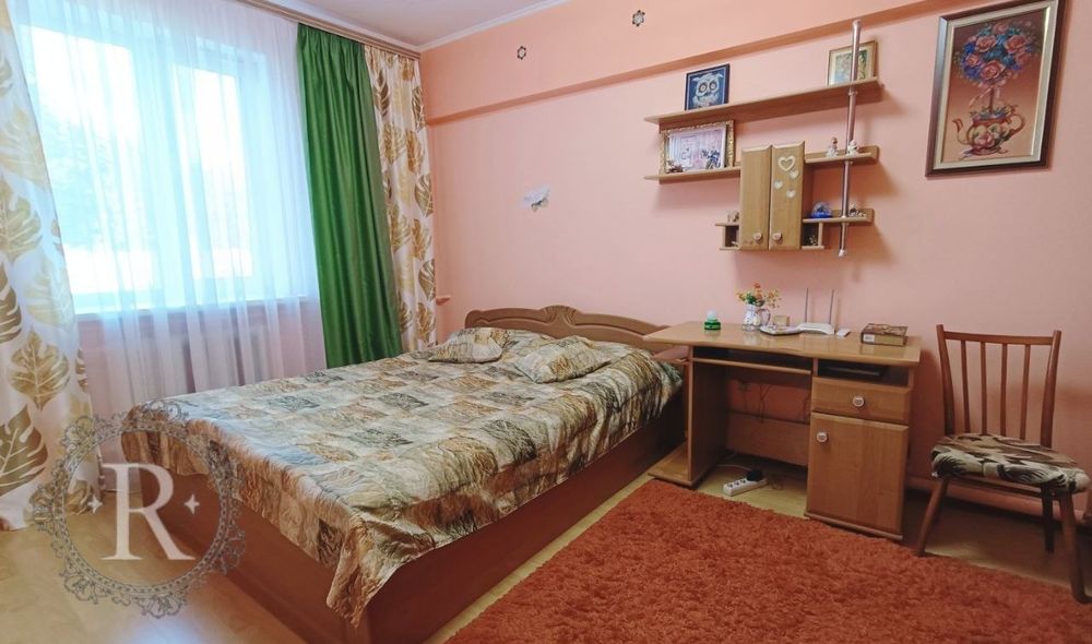 Продаж просторого будинку для двох сімей у Луцьку | 2 кухні | 2 входи | гараж