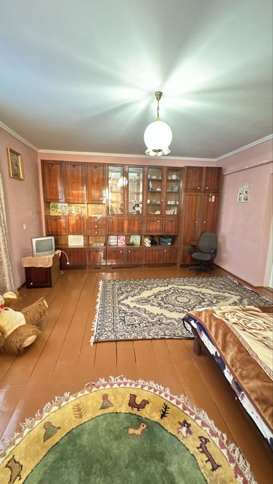 Добротний теплий будинок для життя біля лісу та річки