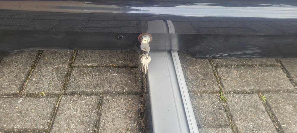 Box  dachowy Mont Blanc Triton 450 + bagażnik belki poprzeczne Thule