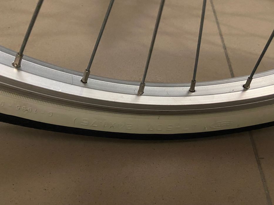 Sprzedam rower dziecięcy (jak nowy) biały 24”