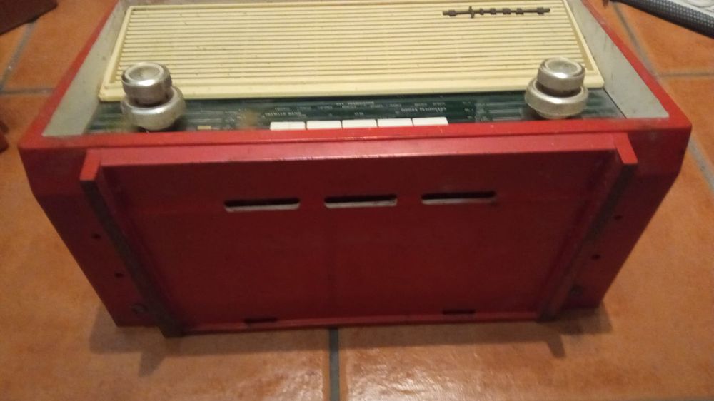 Antigo rádio SIERA da década 1940s.