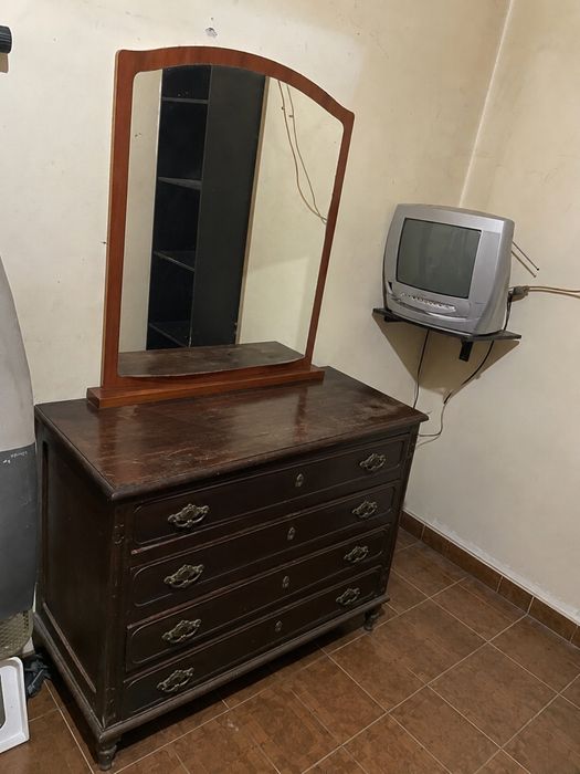 Cómoda com Espelho Movível