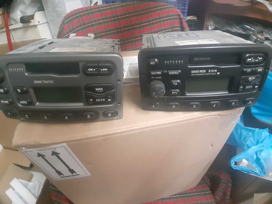 Rádios de automóvel a funcionar