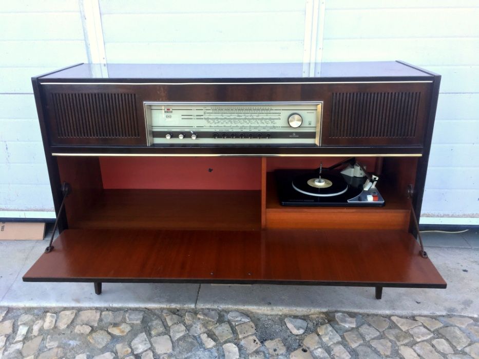 Aparador rádio gira discos grundig a funcionar 118comp X 36prof X 79,5