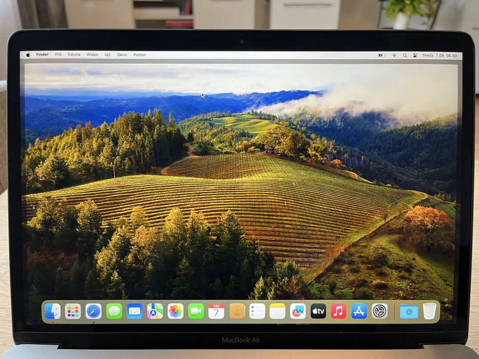 MacBook Air M1 2020 – 8 GB RAM, 13,3” – stan idealny