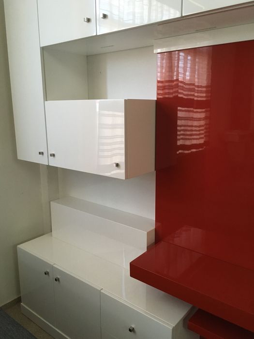 Móvel de parede moderno com design funcional