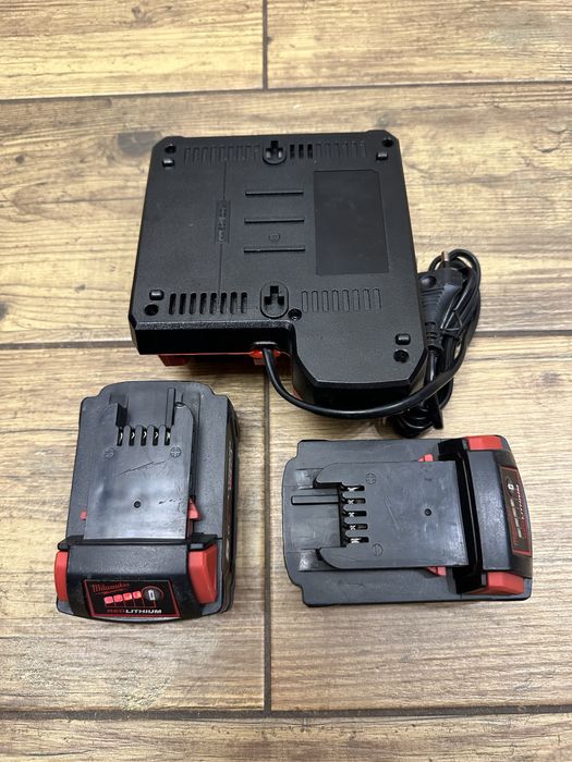 Zestaw Milwaukee M18: 2x akumulator 5Ah + szybka ładowarka M12-18FC