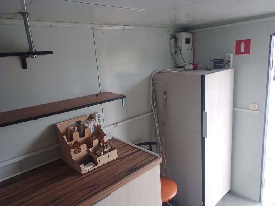 Торговий причіп, кав'ярня.