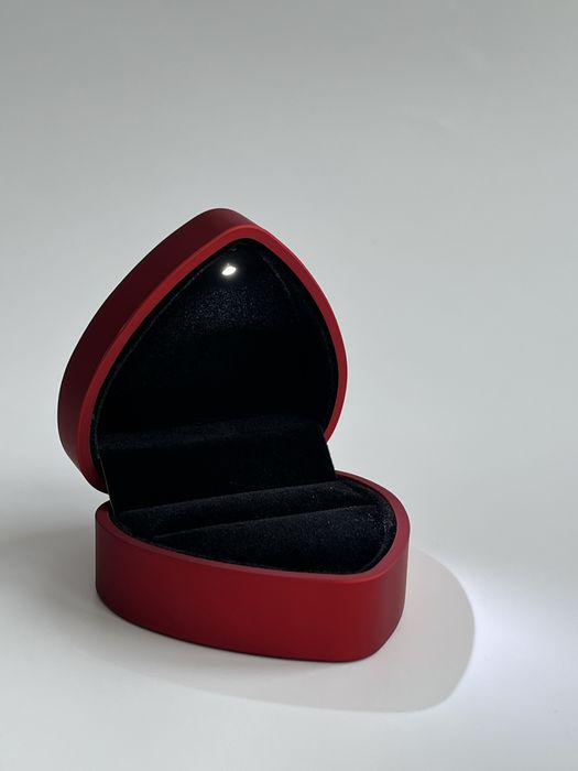 Коробочка для каблучки з LED підсвіткою. Футляр Серце. 6 кольорів