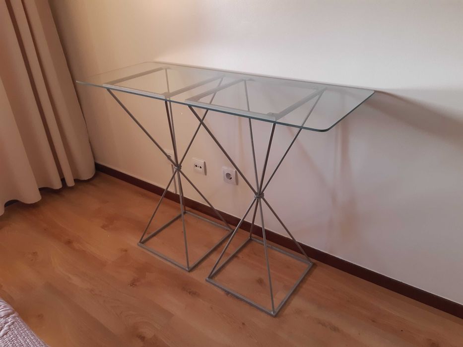 Consola / Mesa de apoio com tampo em vidro