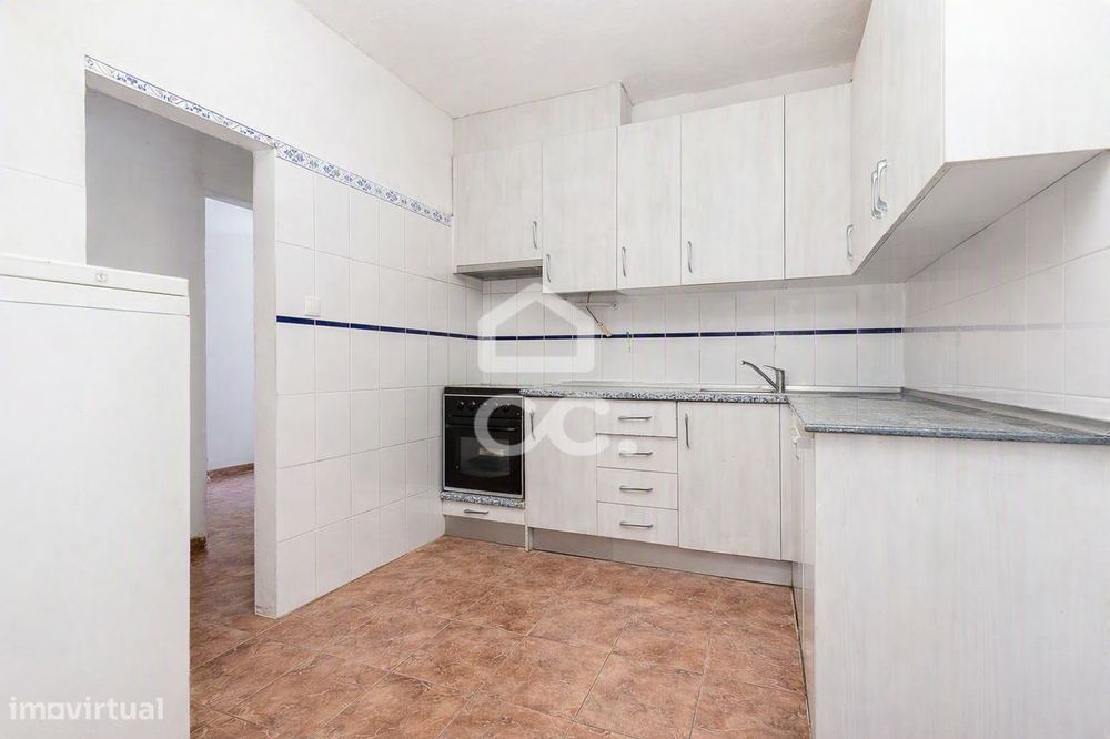 Moradia T3 c/ Quintal, Terraço e Aproveitamento de Sótão nos Canaviais