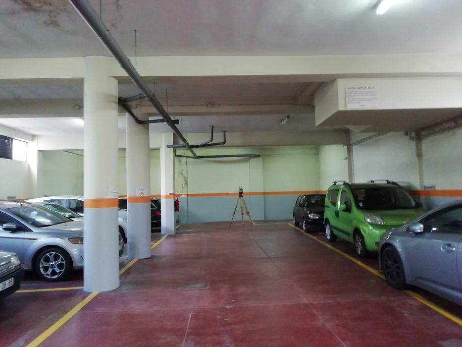 Motociclos/Bicicletas/Trotinetes - Arrendamento lugar estacionamento