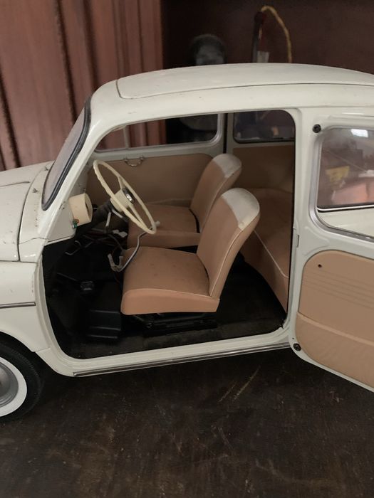 Miniatura Fiat 600D 1965 escala 1/8