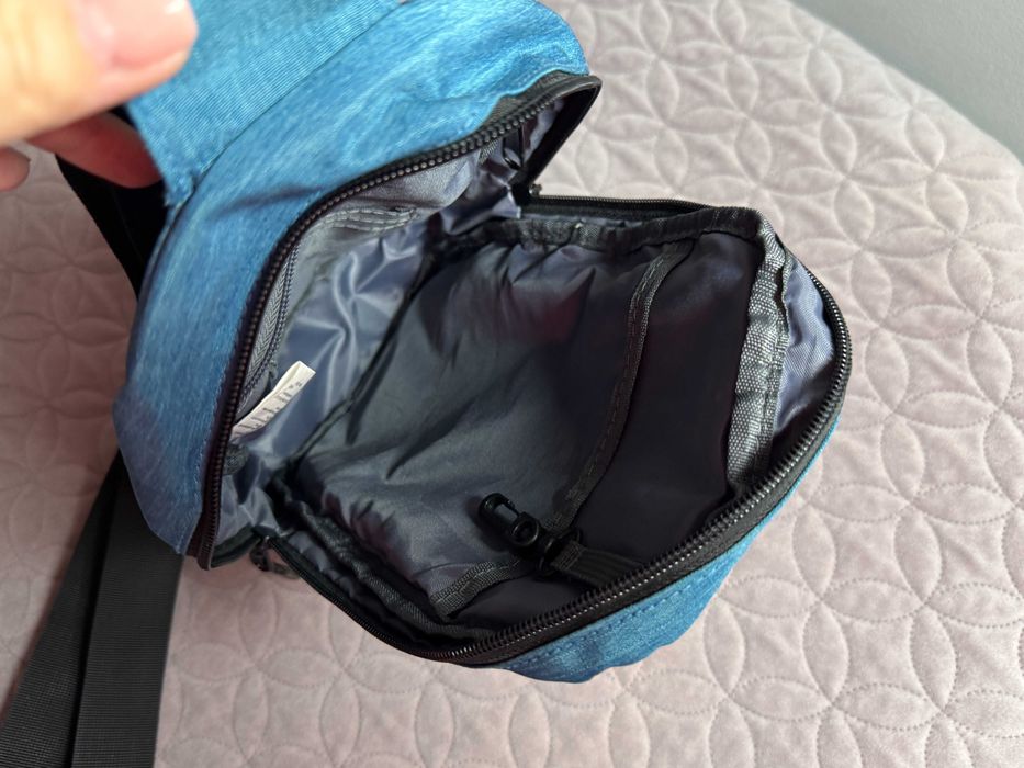 Smukły plecak na ramię do noszenia przód/ tył lewy/ prawy