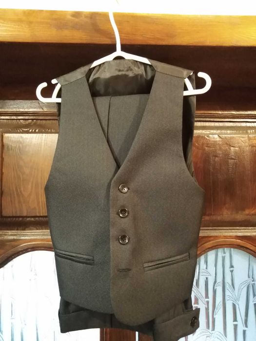 Продам шкільний костюм