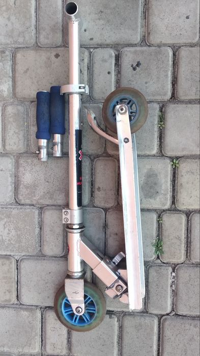 Дитячий самокат.