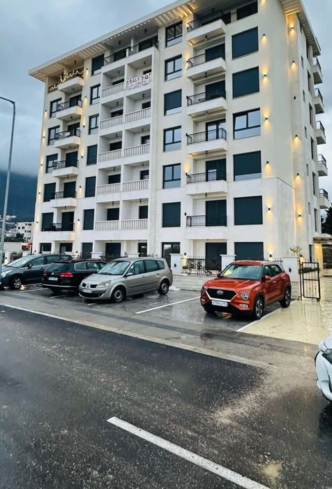 Нова квартира з ремонт в Чорногоріі, м Бар,на березі Адріатичного моря