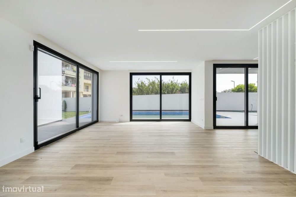 Moradia Geminada T3 + 1 com piscina, São Miguel das Encostas...