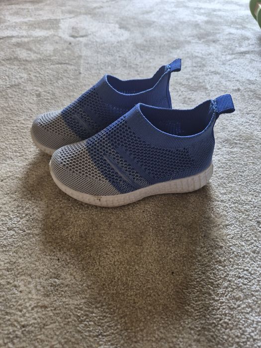 Buty adidasy z siatki 25 nowe