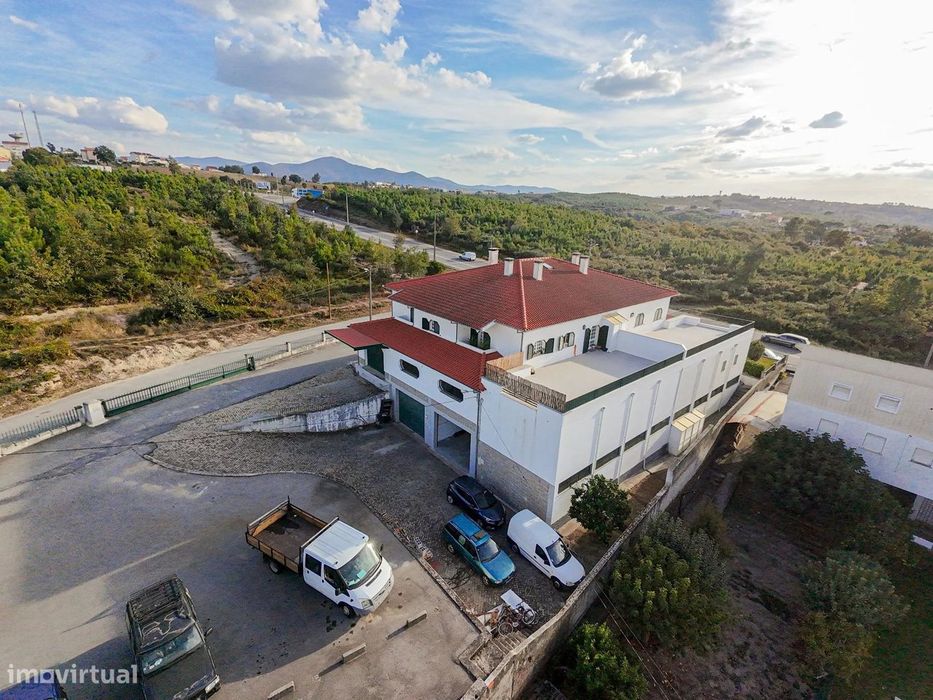 Garagem Complementar a com Potencial Único de Expansão Empresarial