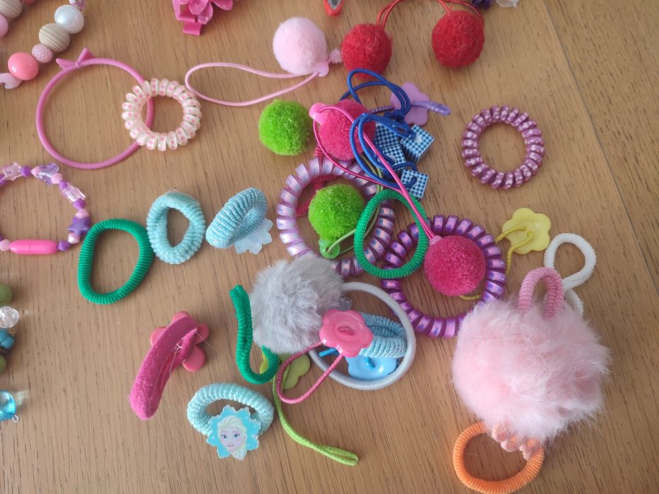 Spinki, gumki i bransoletki dla dziewczynki