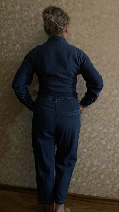 Продам жіночий джинсовий комбінезон