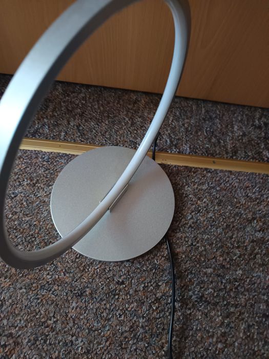 Lampa podłogowa LED