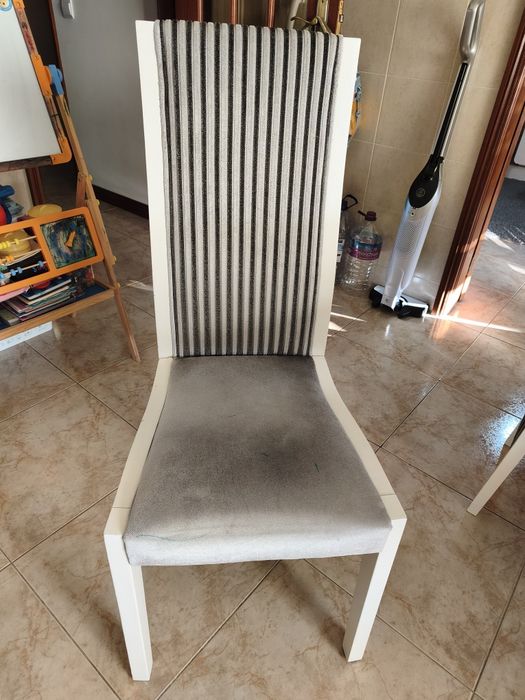 Mesa com base de vidro extensível e 6 cadeiras