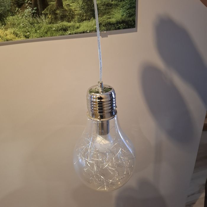 Lampa w kształcie żarówki