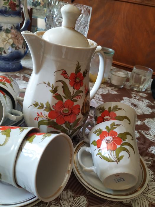 Продам чайный сервиз на 6 персон