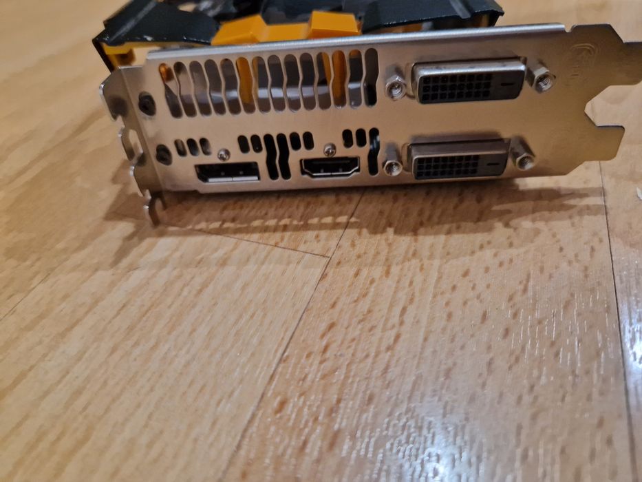4GB 512bit  Відеокарта в гарному стані тест на фото