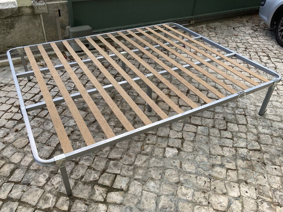 Cama casal somier com estrado integrado