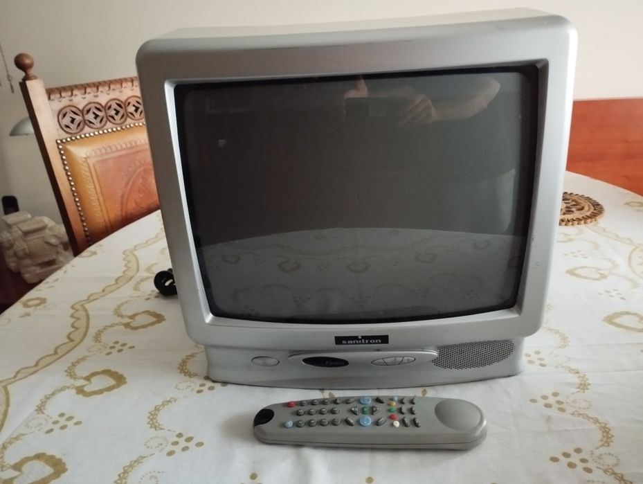 TV cores SANITRON 36cm (A funcionar a 100%)