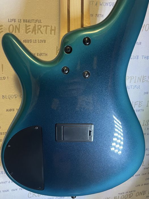 Продам бас- гітару Ibanez