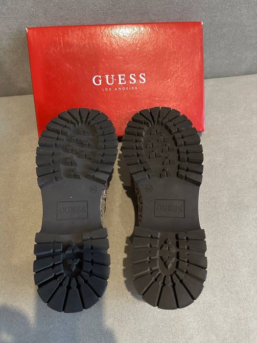 Продаются лоферы Guess