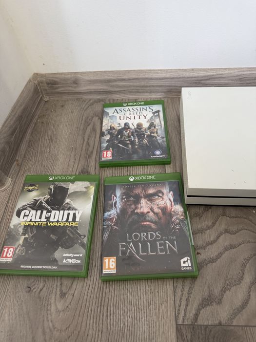 Konsola Xbox One S + Pad + Gry