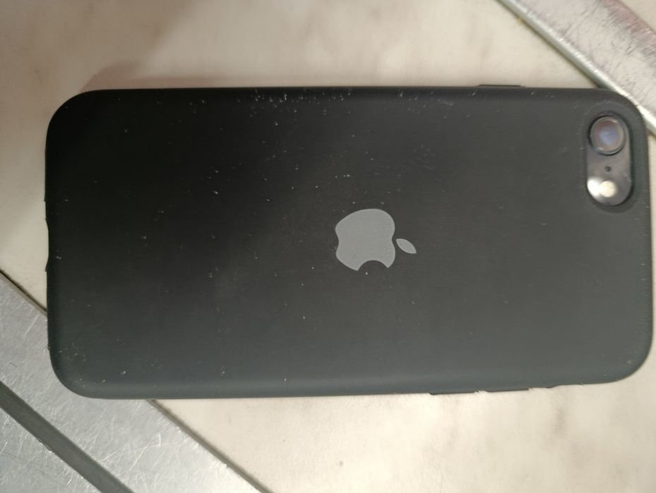 Продам айфон se 3