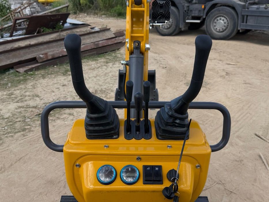 Новий міні-екскаватор Taikon C10