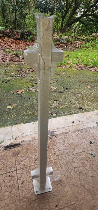 Lote de Postes Metálicos Lacados 1m – Espessura 3mm c/ Acessórios