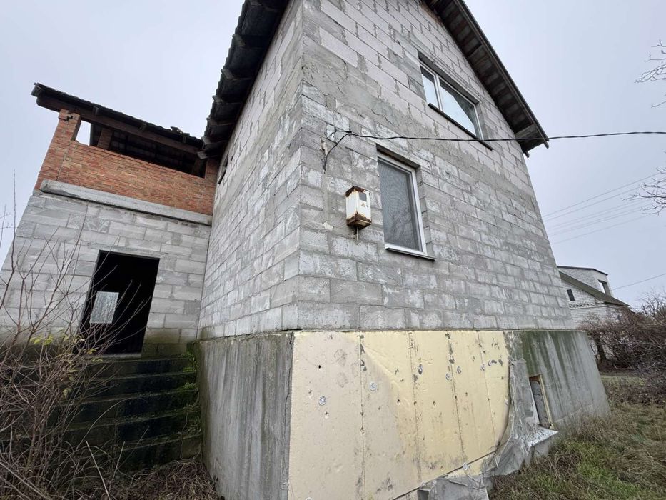 Продаж будинку біля лісу та річки