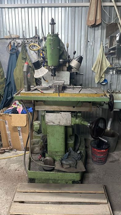 Фрезерний станок