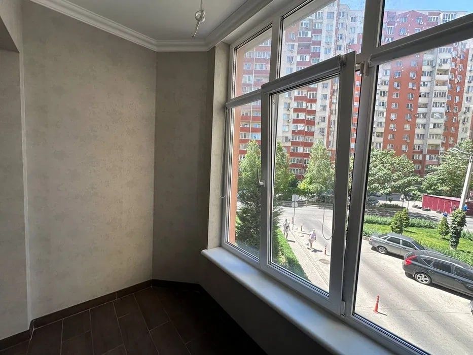 ЖК Радужный, 2 спальни и кухня, новый ремонт, низкий этаж