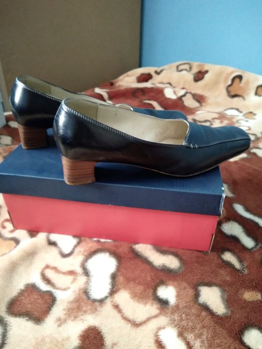 Sprzedam skórzane buty damskie rozm.41,5 firmy RYŁKO