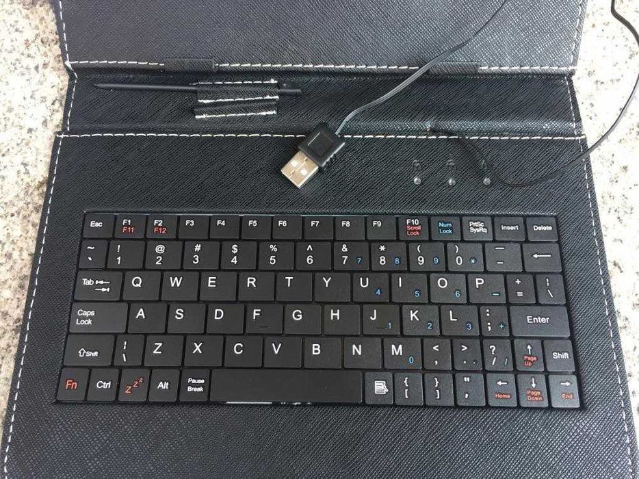 Capa universal com teclado para Tablet - Ajustável - Para tablets de 7" a 9" (Polegadas)505635004734525441
