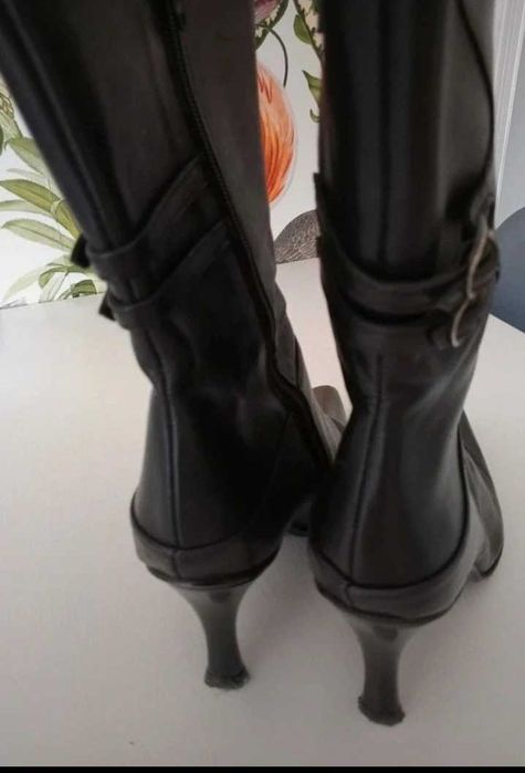 Botins Pretos em Pele