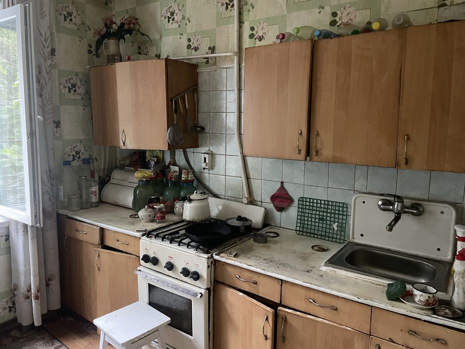 комната центр улица Харитонова 15 в трёхкомнатной квартире проживание с бабушкой  сдаётся одна комната