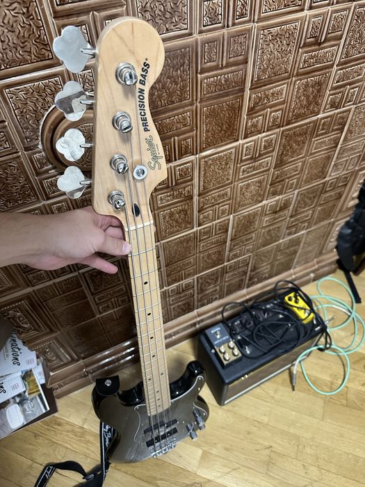 fender squier precision bass